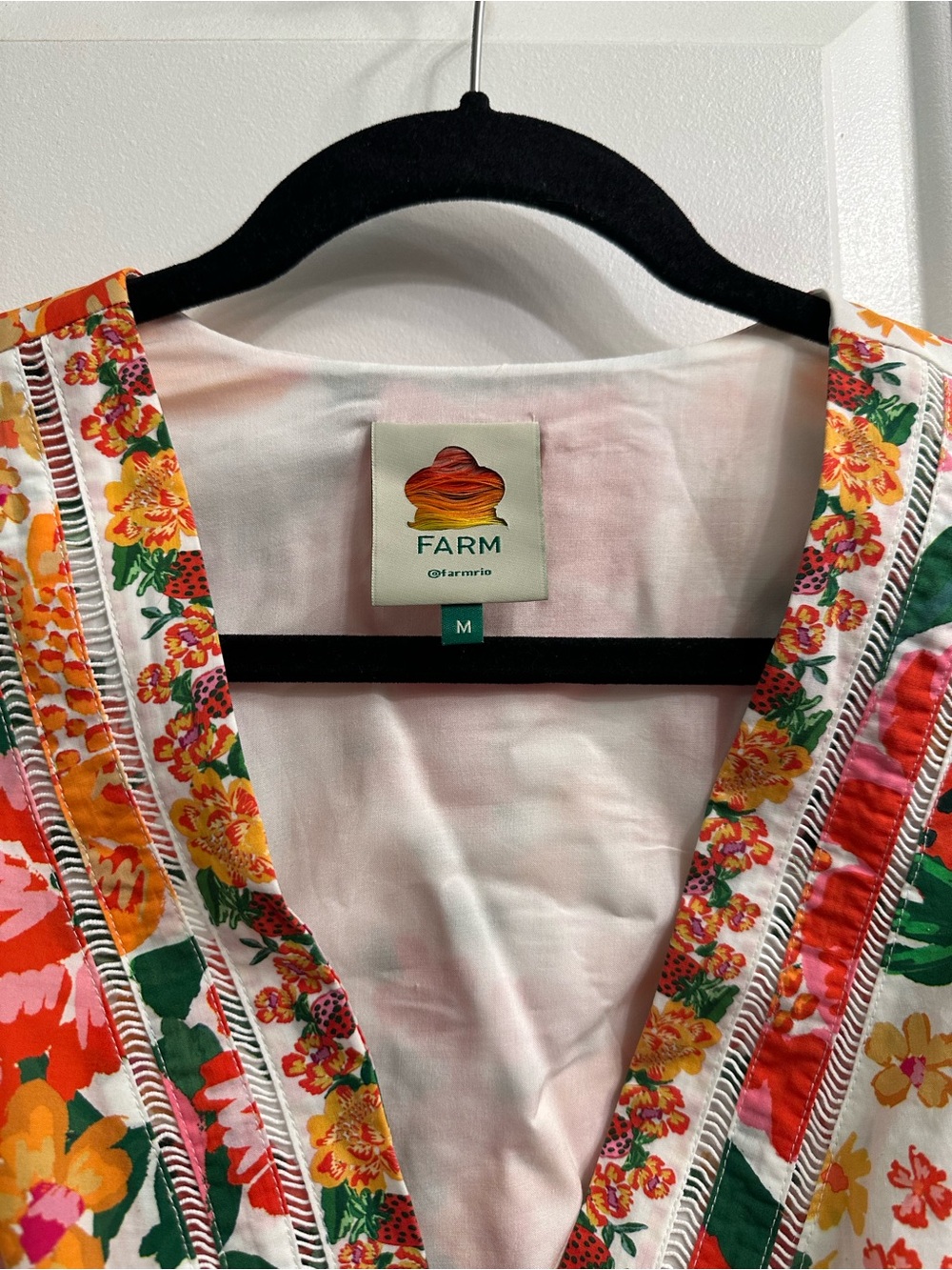 FARM Rio Flowerful Sketch Floral V-Neck Romper with Strawberry White Women Med - Picture 9 of 15